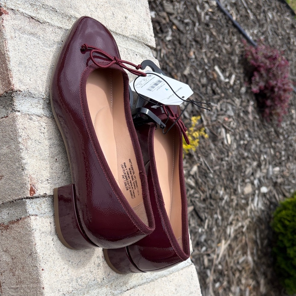 Time and Tru Women's Burgundy Patent Bow Block-Heel Flats - Picture 3 of 3